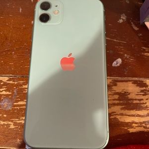 Selling iPhone 11 opened to offers